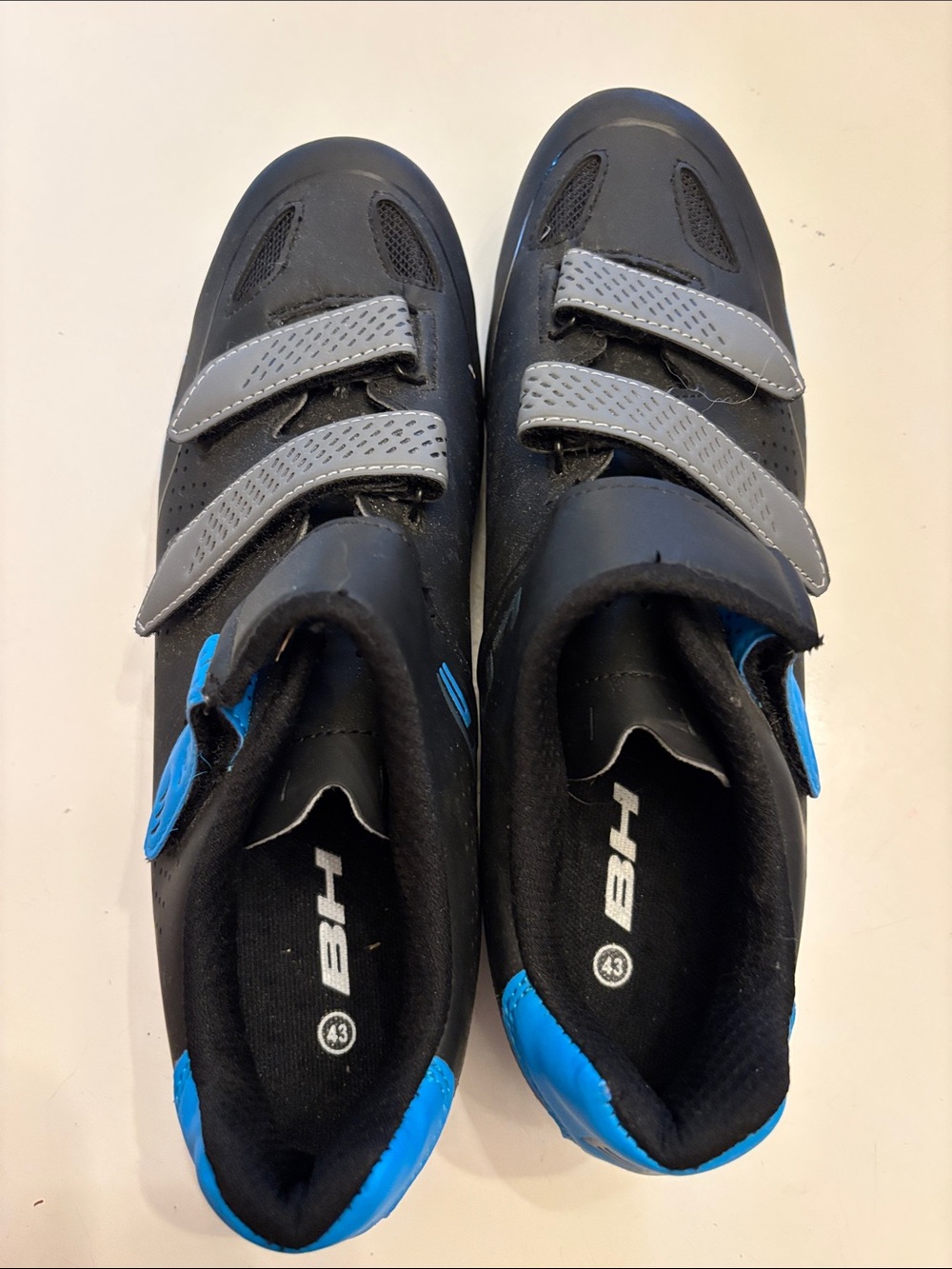 Men's Athletic Cycling Shoes in Black and Blue size 10 men’s